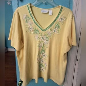 Alfred Dunner Women's XL Yellow Green White Floral Embroidery & Bead V-neck Top